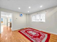 6 Bedrooms House in Ajax - Photo 2