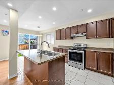 6 Bedrooms House in Ajax - Photo 5
