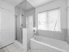 6 Bedrooms House in Ajax - Photo 8