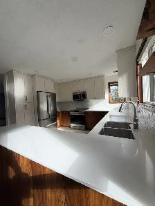 Unfurnished, 3 bed, 2.5 bath Top Floor Suite in House - Photo 13