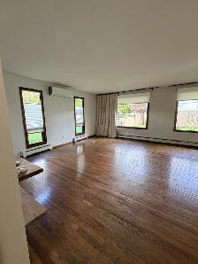 Unfurnished, 3 bed, 2.5 bath Top Floor Suite in House - Photo 17