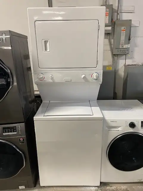 Laveuse sécheuse superposées (stacker) blanches 27'' Frigidaire