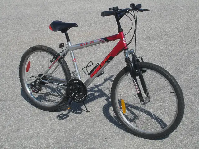 MID SIZE 24' SUPERCYCLE XTI-21 SERIES 21 SPD WITH SUSPENSION!