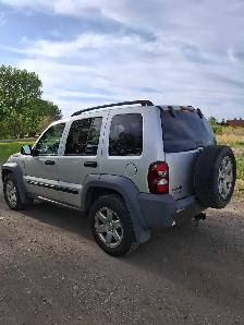 2005 JEEP liberty 4x4 - Photo 2