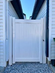 White Vinyl Fence – Edmonton