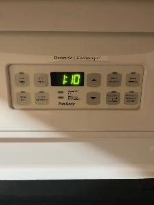 GE Electric Range - Photo 8