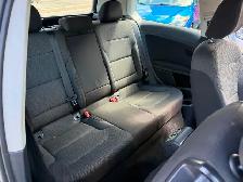 2017 VW Golf 1.8 Turbo with Manual Transmission only 148000 km - Photo 9