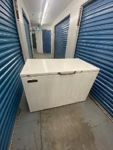 WHITE CHEST FREEZER