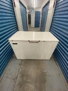 WHITE CHEST FREEZER - Photo 3