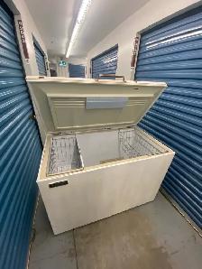 WHITE CHEST FREEZER - Photo 7
