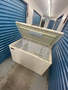 WHITE CHEST FREEZER - Photo 9