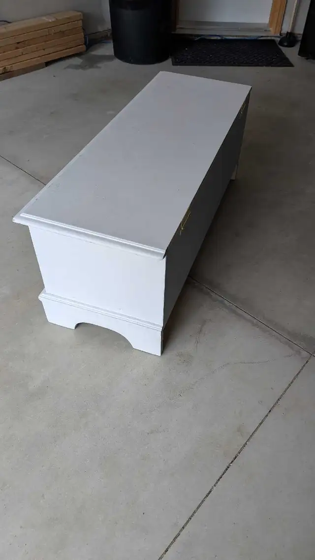 White classic storage bench for sale! OBO