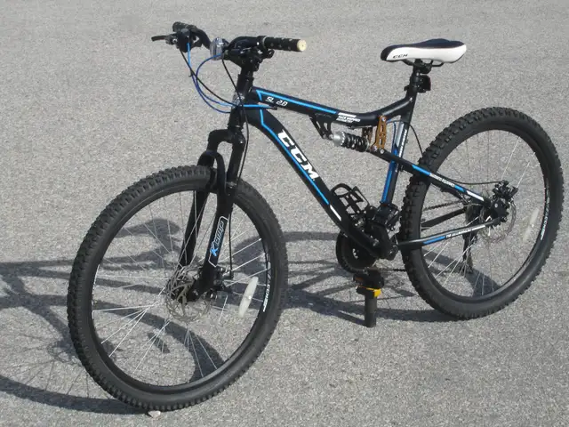 ALUMINUM 26' CCM SL 2.0 SERIES 21 SPD, DISC BRAKES & SUSPENSION!