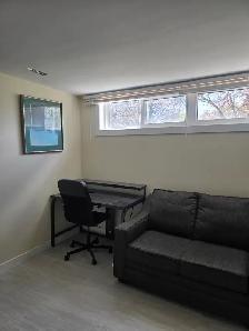 LARGE CLEAN ROOM FOR RENT - Photo 2
