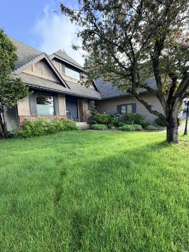 Unfurnished 2 Bed, 1 Bath Basement Suite in House
