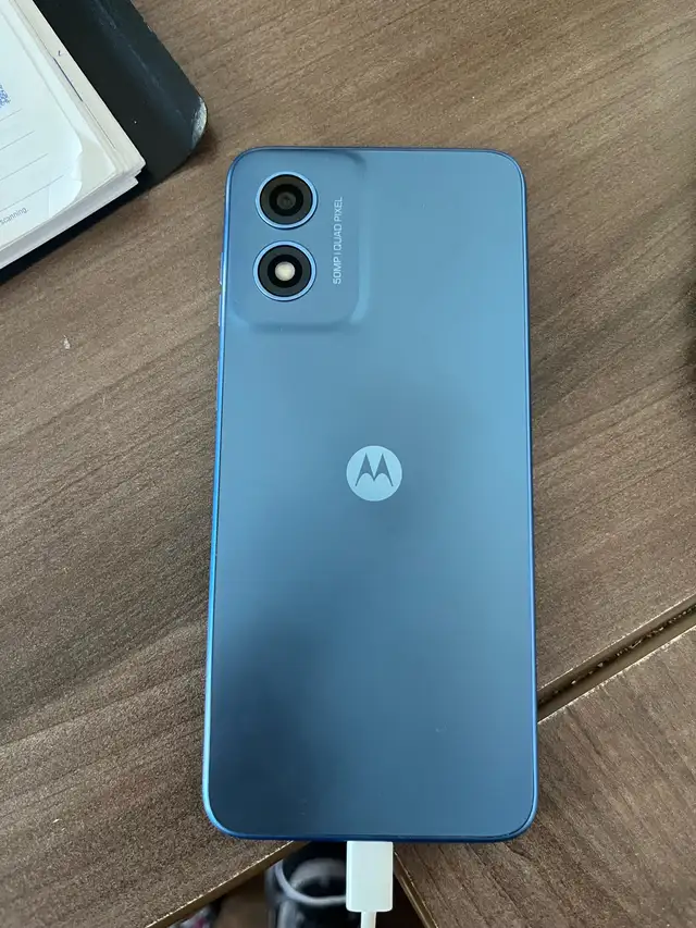 Selling this phone im in laval mtl
