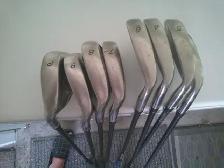 LEFT HAND ( GAUCHER ) FERS TAYLORMADE IRONS 3-9, PITCHING WEDGE