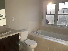 Master bedroom rent Brampton - Aug 01 - Photo 6