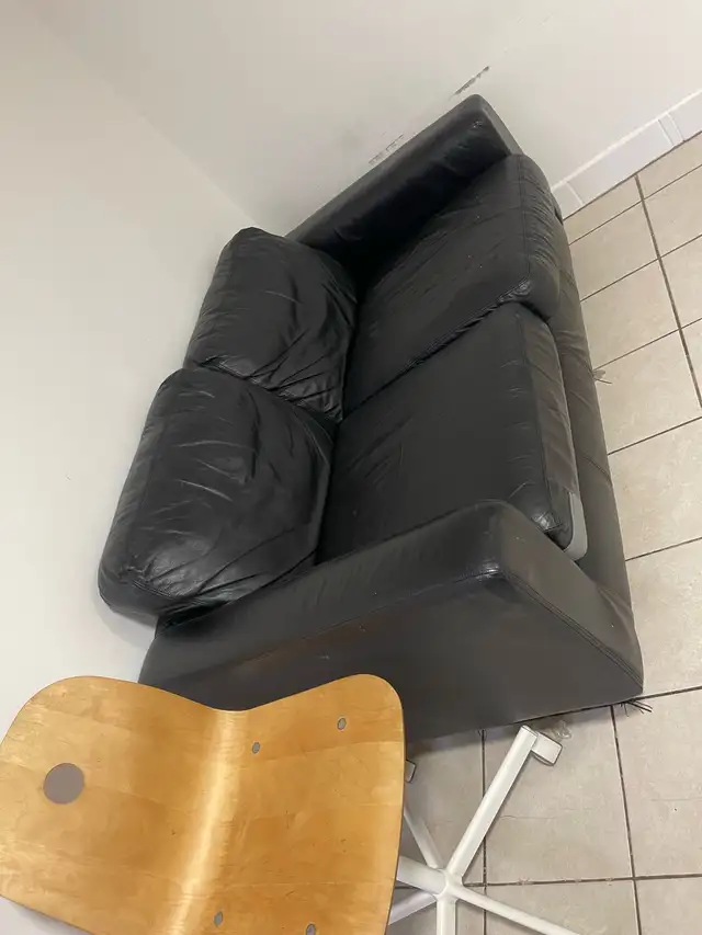 Beautiful Leather Love Seat & Free Delivery