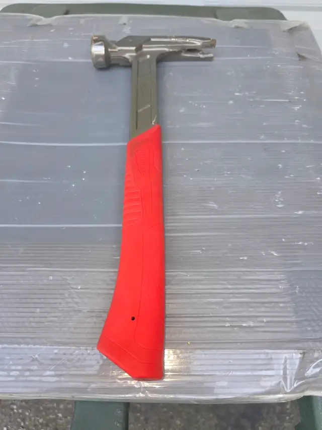 Milwaukee Tool 22 oz. Milled Face Framing Hammer # 48-22-9022