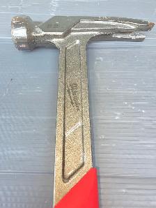 Milwaukee Tool 22 oz. Milled Face Framing Hammer # 48-22-9022 - Photo 5