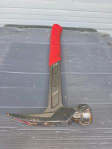 Milwaukee Tool 22 oz. Milled Face Framing Hammer # 48-22-9022 - Photo 9