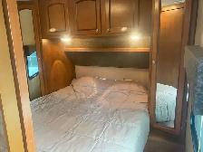 2010 Shasta Revere 29' Camper Trailer Bunks - Photo 5