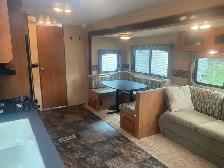 2010 Shasta Revere 29' Camper Trailer Bunks - Photo 6
