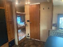 2010 Shasta Revere 29' Camper Trailer Bunks - Photo 7