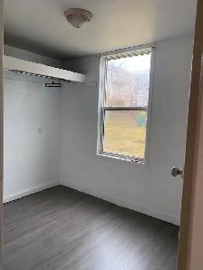 Uptown 3 brm with hydro, heat & water included/amenities nearby - Photo 4