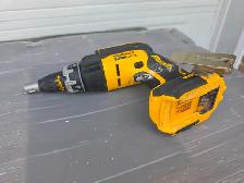DEWALT 20V MAX XR Brushless Drywall Screwgun (Tool Only) #DCF630 - Photo 9