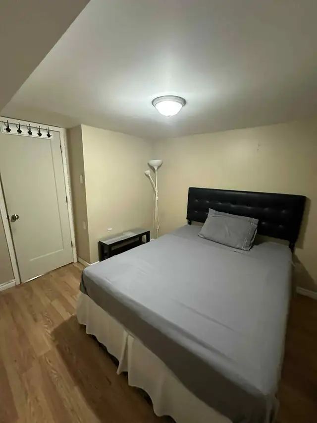 Brampton Private Quite,room For female,in a basement