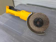 DEWALT 20V MAX Lithium-Ion Cordless 4-1/2'-5' Hand Held Grinder - Photo 2