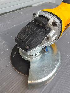 DEWALT 20V MAX Lithium-Ion Cordless 4-1/2'-5' Hand Held Grinder - Photo 5