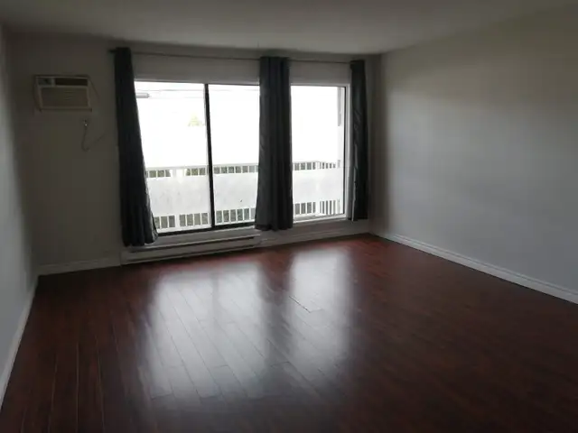 SPACIOUS – RENOVATED – PET FRIENDLY