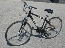 ALL ALUMINUM 700C SCHWINN HYBRID SERIES 24 SPD WITH SUSPENSION! - Photo 2