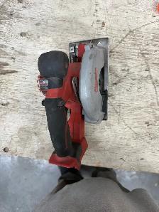 Milwaukee metal cutting saw - Photo 3