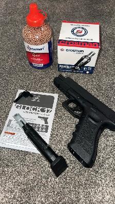 Airsoft gun/ BB gun