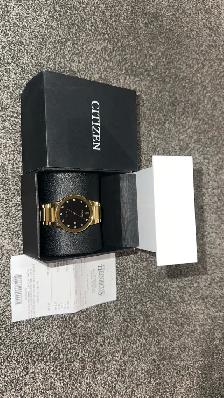gold and diamond watch - Photo 2