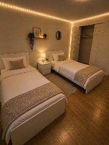 Cozy Sharing Room Available – Furnished Basement - Photo 2