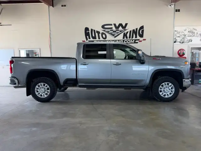 2024 Chevrolet Silverado 2500 LT-Z71 / Crew / 4x4 / Local