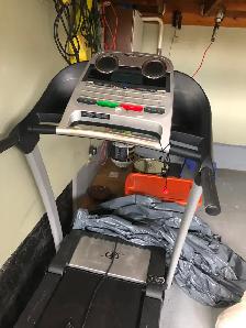 Treadmill - Photo 2