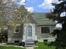 Spacious Room in House - Prime Location Northwest Edmonton - Photo 6