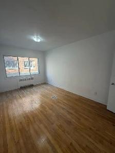 ✨ SPACIOUS & BEAUTIFUL 4.5 APARTMENT AVAILABLE –PRIME MONTREAL - Photo 3