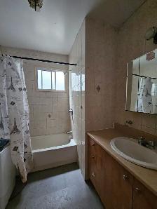 5 1/2 apartment for rent near Saint Michel Metro station - Photo 2