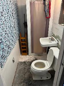 Private Room For Rent $650.00 Available Immediately. - Photo 6