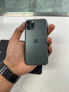 Unlocked Apple iPhone 11 pro max with 1 year warranty ! - Photo 6