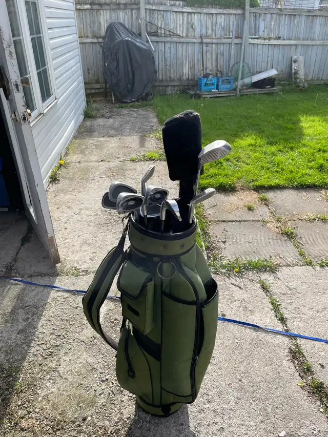Righ handed golf clubs with bag