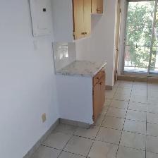 ST LEOANRD : Très grand 4 ½ Haut triplex – repeint et sabler - Photo 4