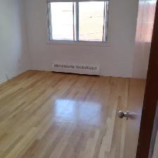 ST LEOANRD : Très grand 4 ½ Haut triplex – repeint et sabler - Photo 5